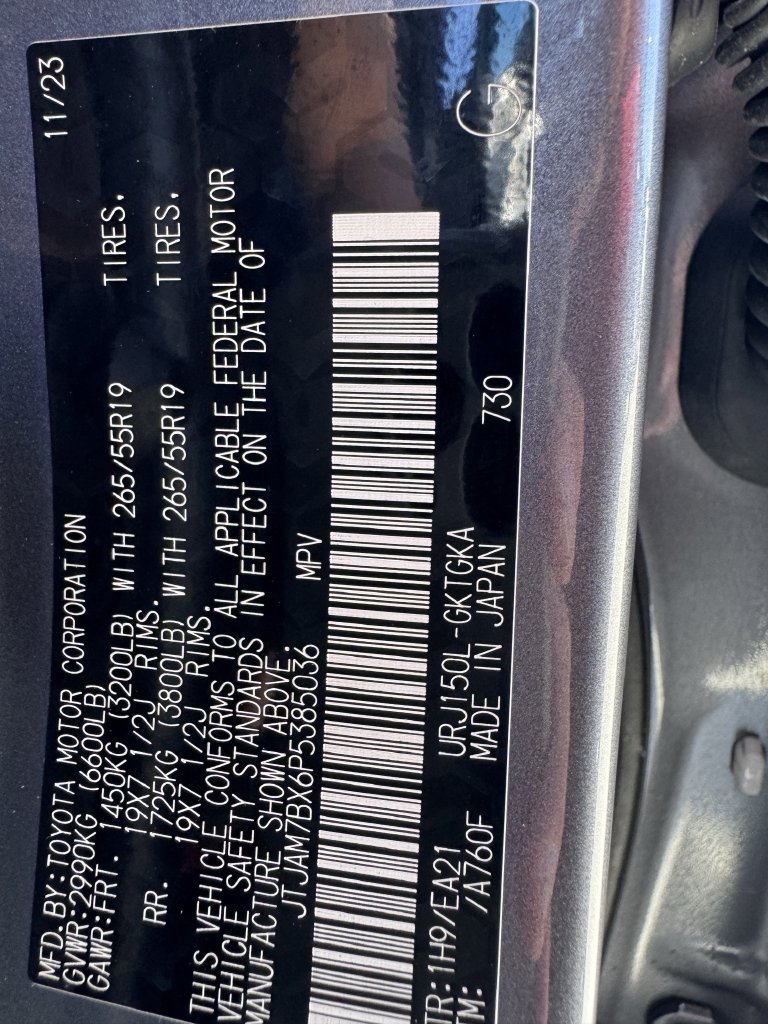 Used 2023 Lexus GX 460 Premium w/ Accessory Package AWD/4WD image 32