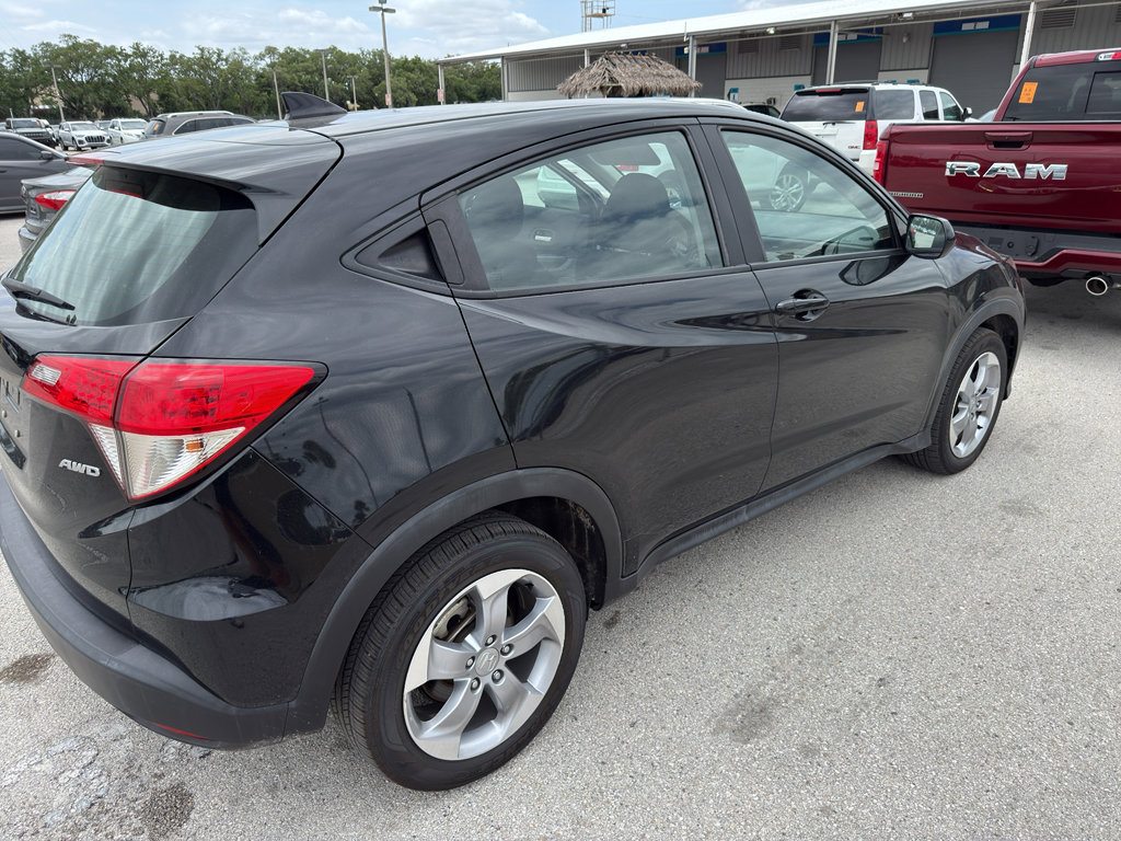 Used 2022 Honda HR-V LX image 2