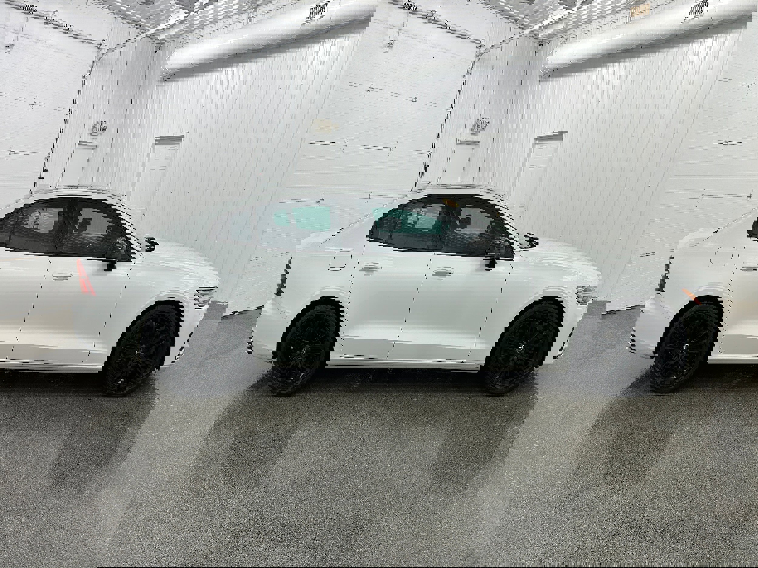 Used 2019 Volvo S60 T6 R-Design image 32