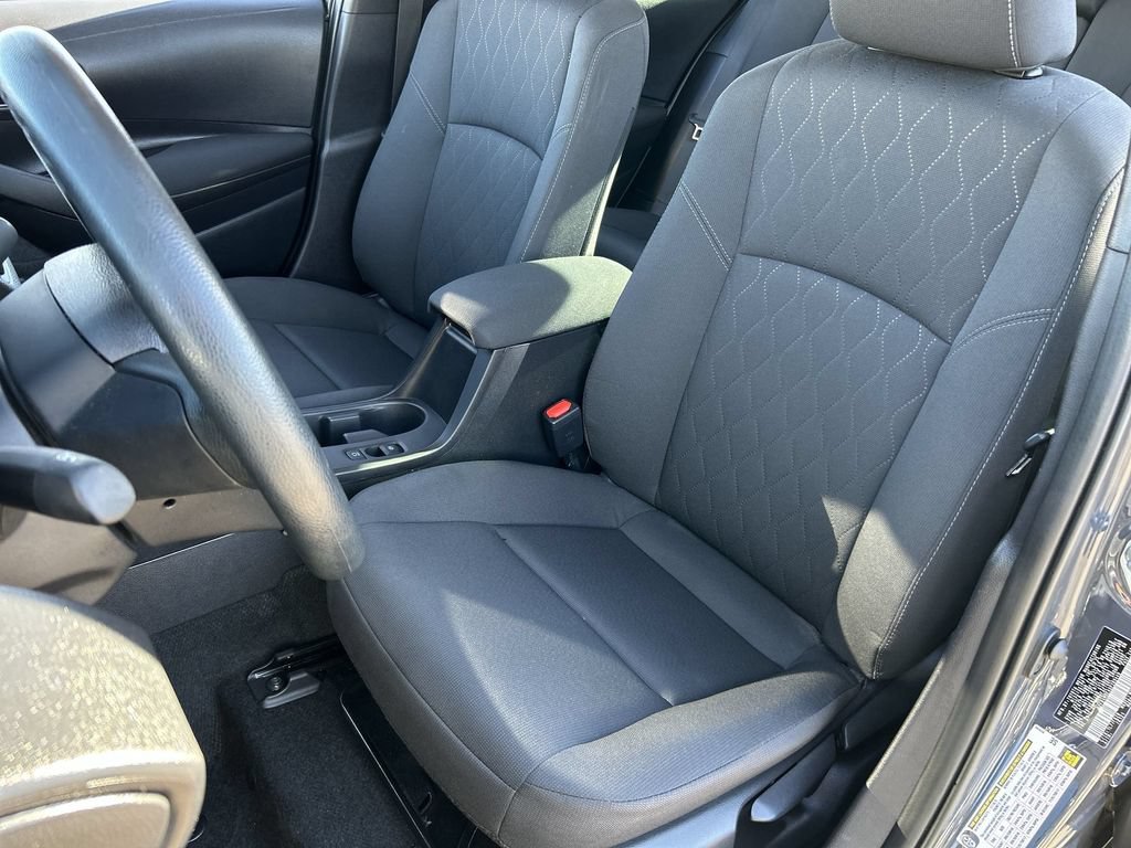 Used 2025 Toyota Corolla LE w/ Convenience Package FWD image 19