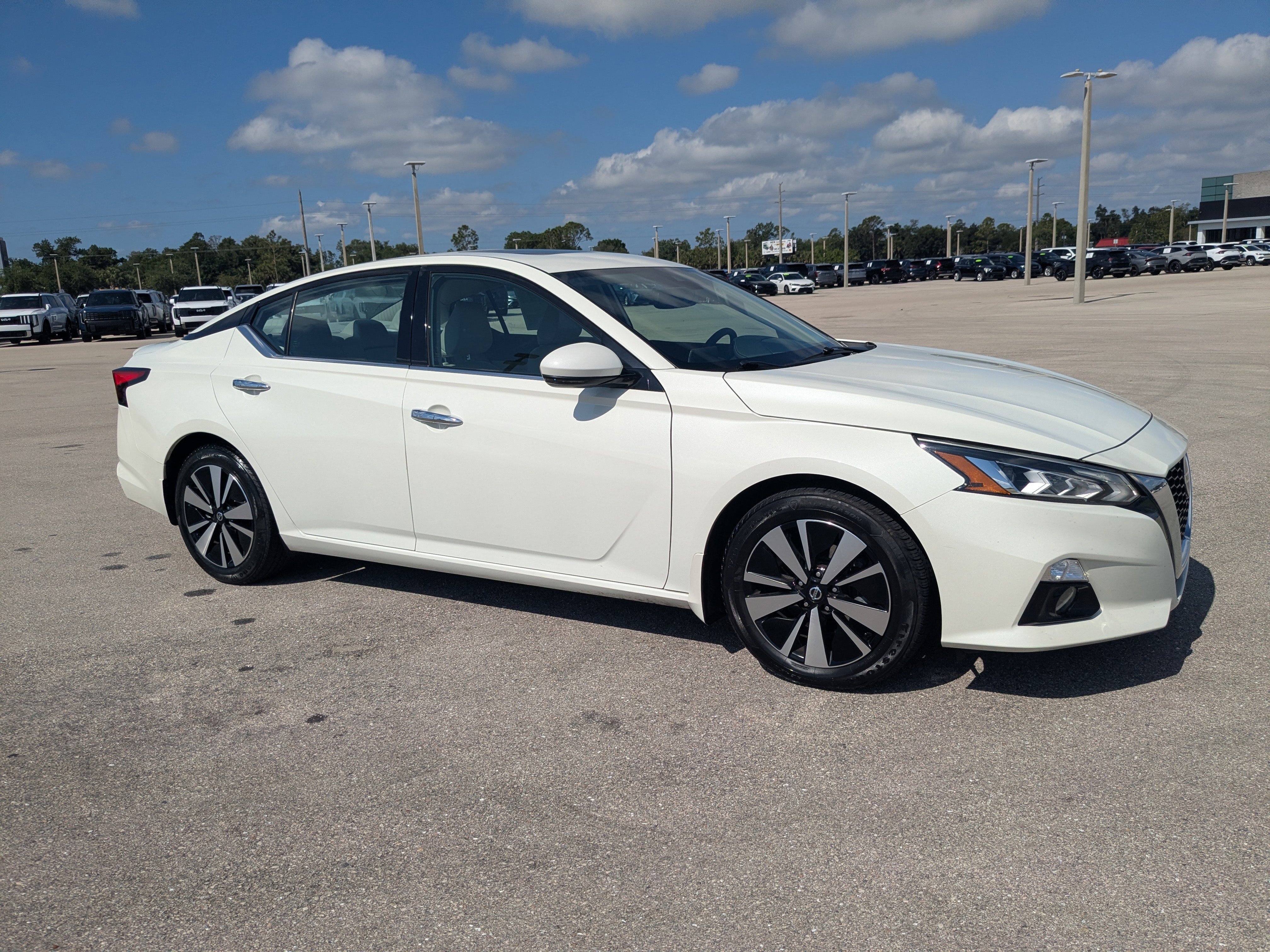 Used 2020 Nissan Altima 2.5 SL FWD image 2