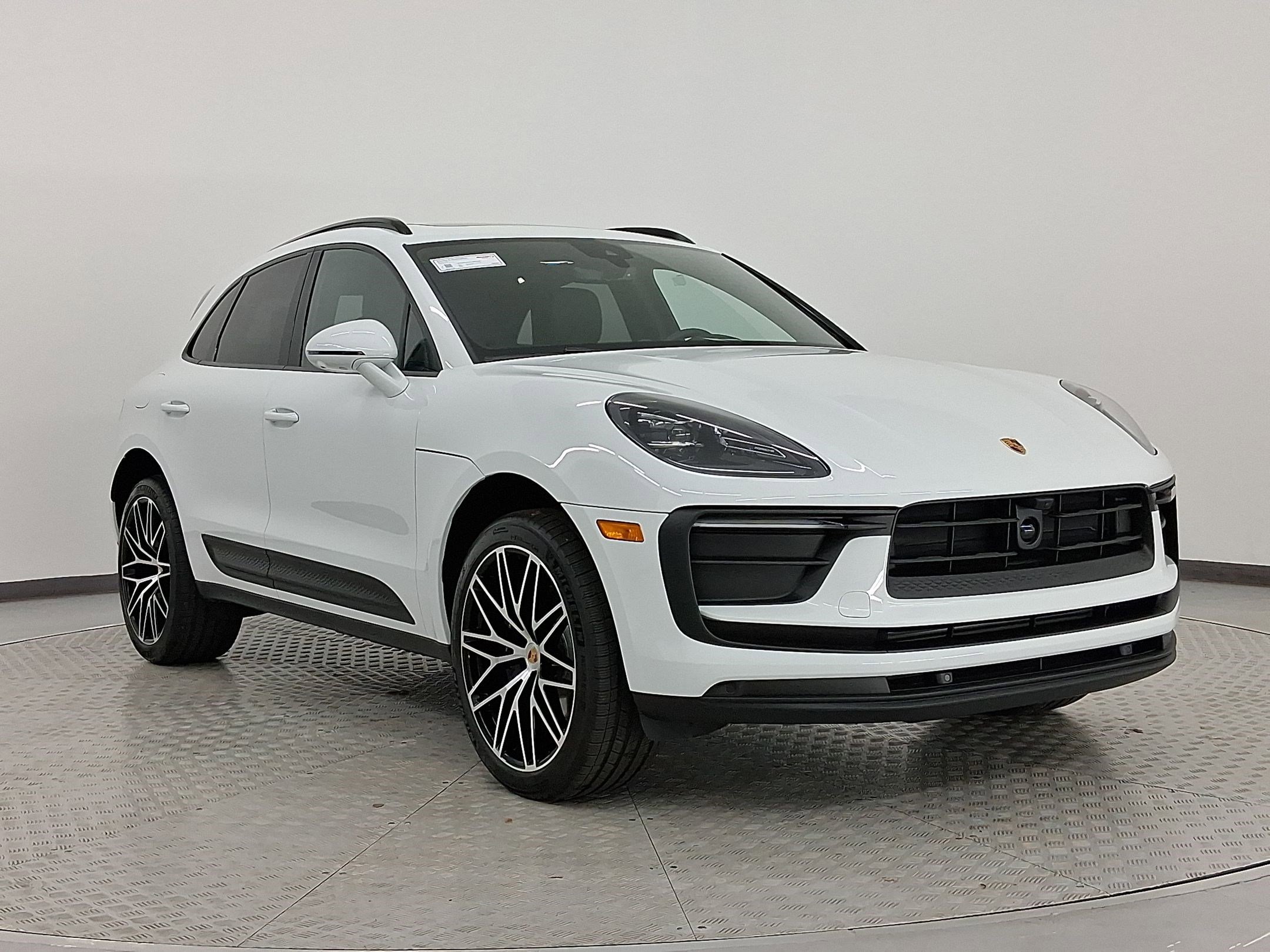 Used 2026 Porsche Macan AWD/4WD image 9