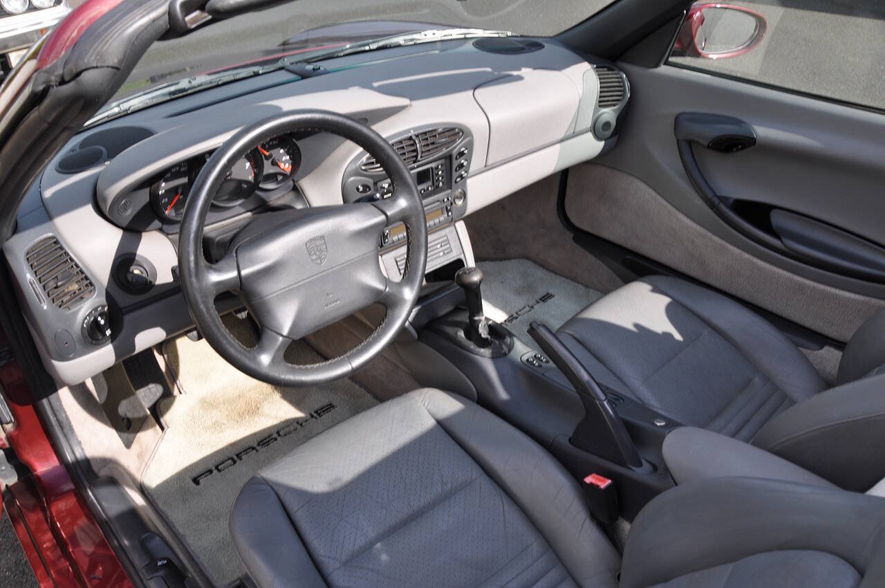 Used 1997 Porsche Boxster RWD image 29