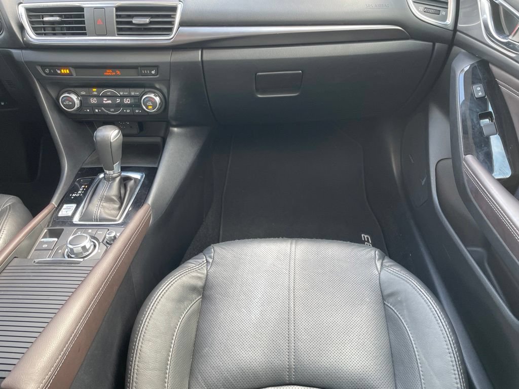 Used 2018 MAZDA MAZDA3 Grand Touring w/ Premium Equipment Package FWD image 24