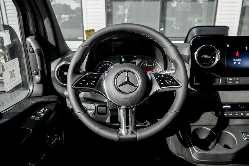 Used 2025 Mercedes-Benz Sprinter 2500 image 18