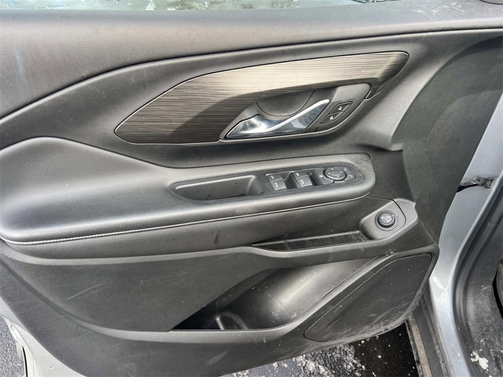 Used 2023 GMC Terrain SLE w/ Driver Convenience Package image 7