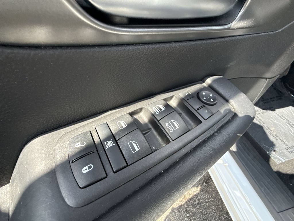 Used 2025 Chrysler Voyager LX FWD image 19
