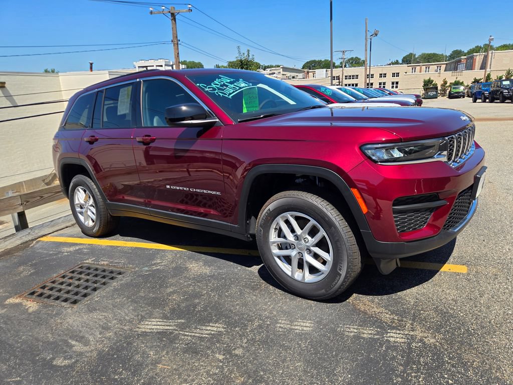 Used 2025 Jeep Grand Cherokee Laredo X w/ Luxury Tech Group I AWD/4WD image 6