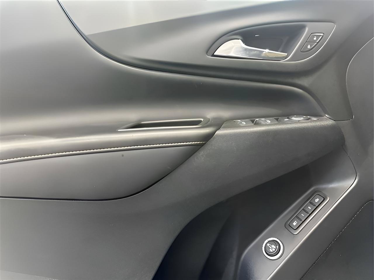 Used 2020 Chevrolet Equinox Premier AWD/4WD image 11