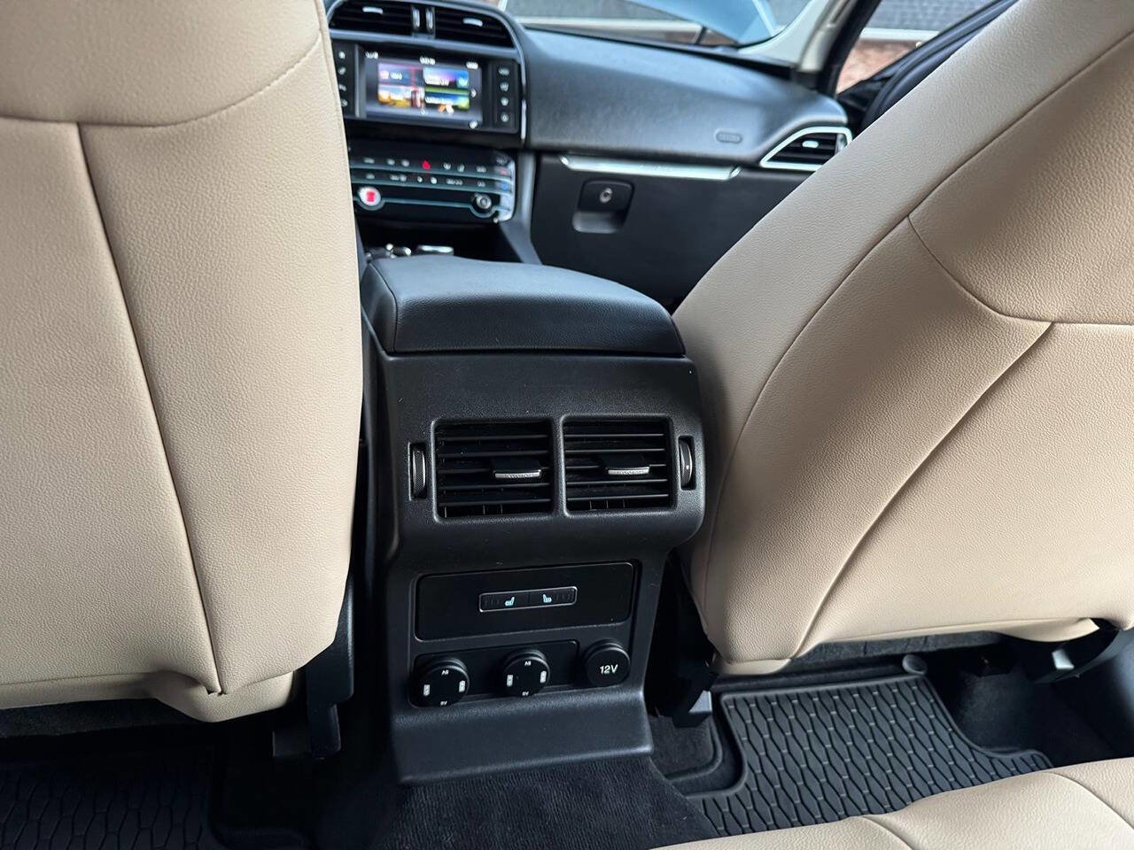 Used 2017 Jaguar F-PACE Premium image 38