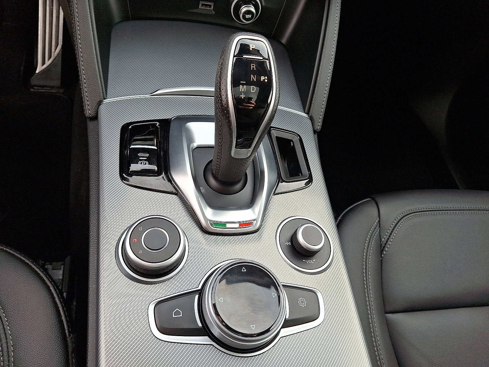 Used 2024 Alfa Romeo Stelvio Ti w/ Active Assist Plus Package image 15