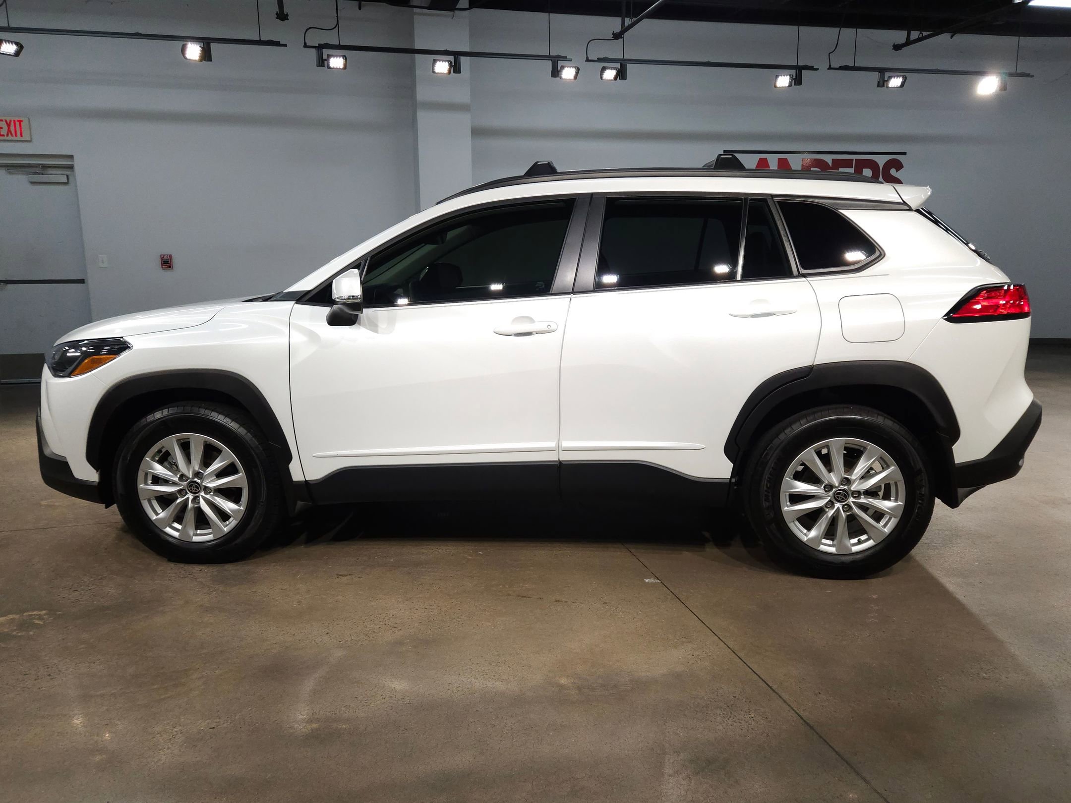 Used 2022 Toyota Corolla Cross LE image 4