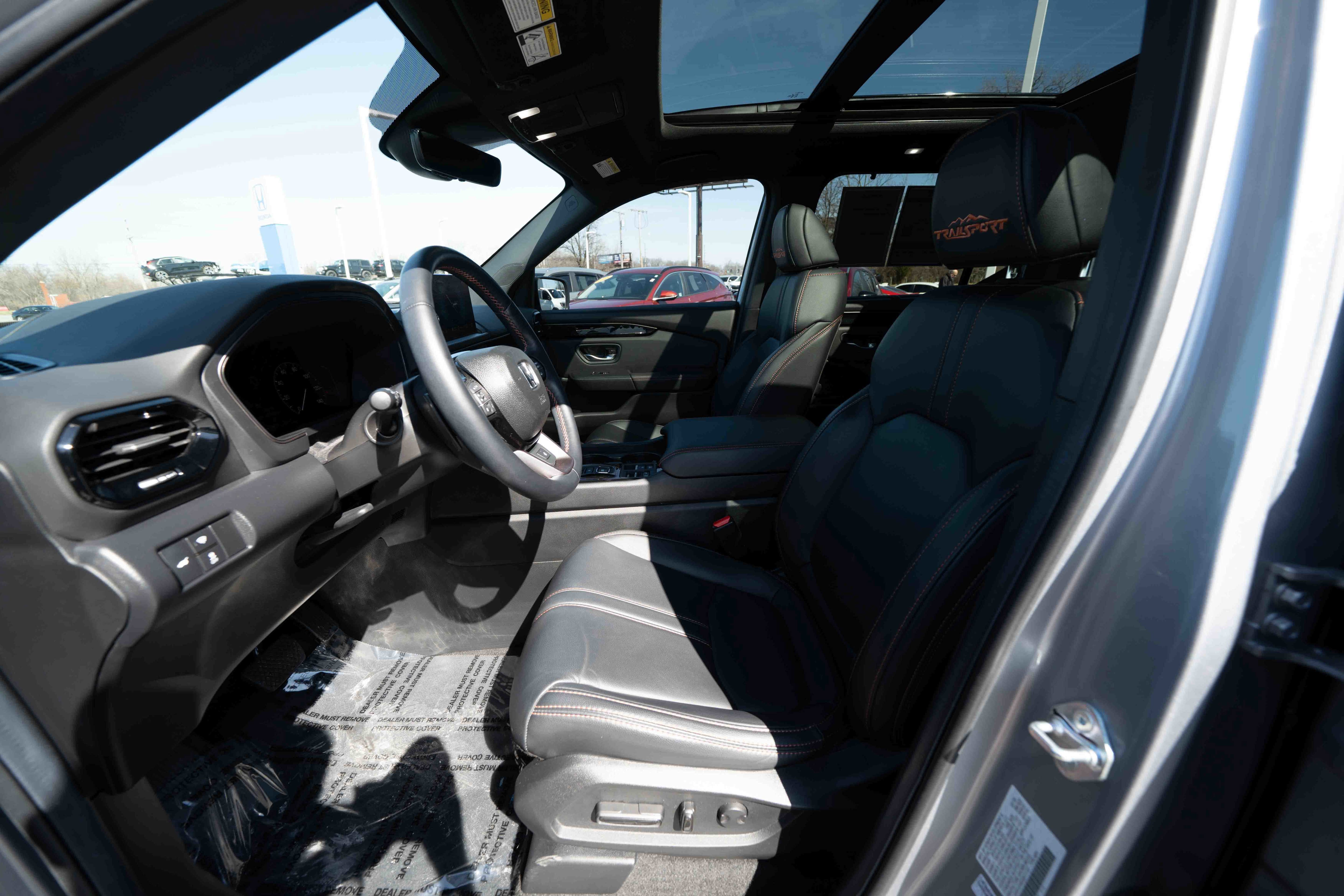 Certified 2025 Honda Pilot TrailSport image 9