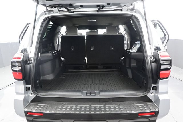 New 2026 Toyota 4Runner SR5 AWD/4WD image 12