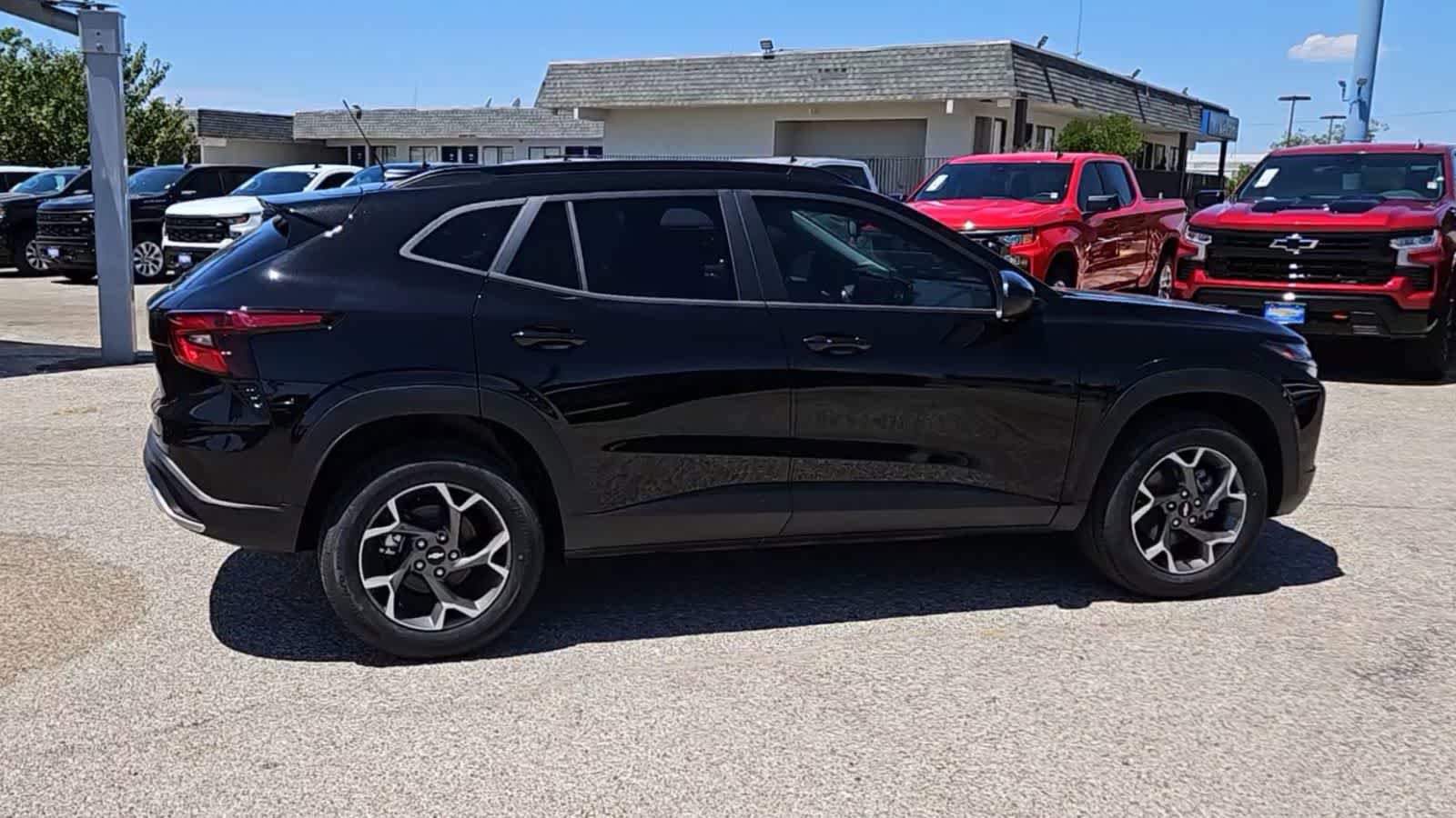 Used 2025 Chevrolet Trax LT w/ Driver Confidence Package FWD image 8