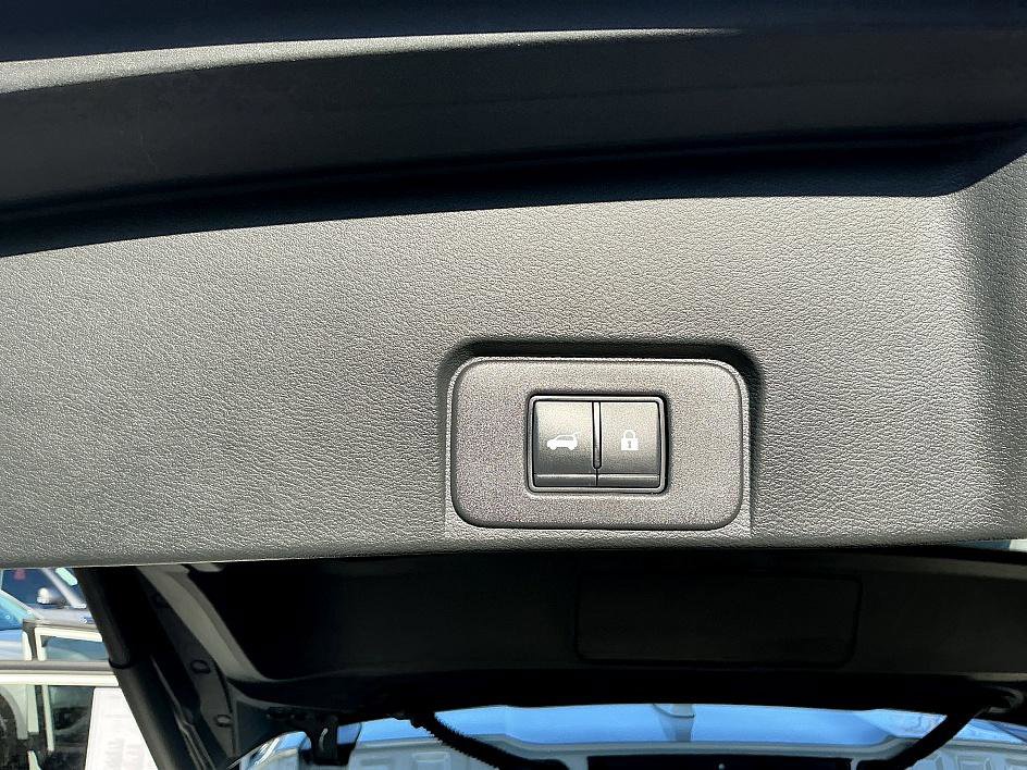 Used 2023 Nissan Rogue SL image 26