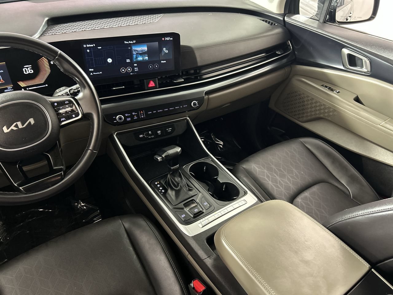 Used 2025 Kia Carnival FWD image 23