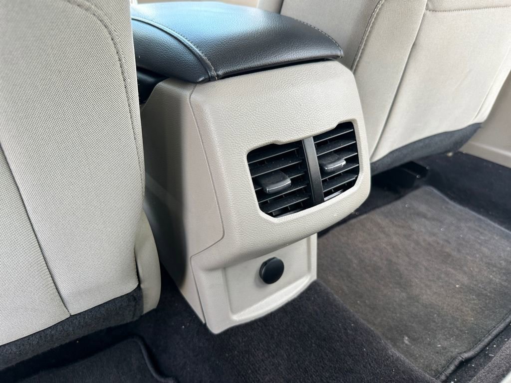 Used 2018 Ford Fusion SE image 23