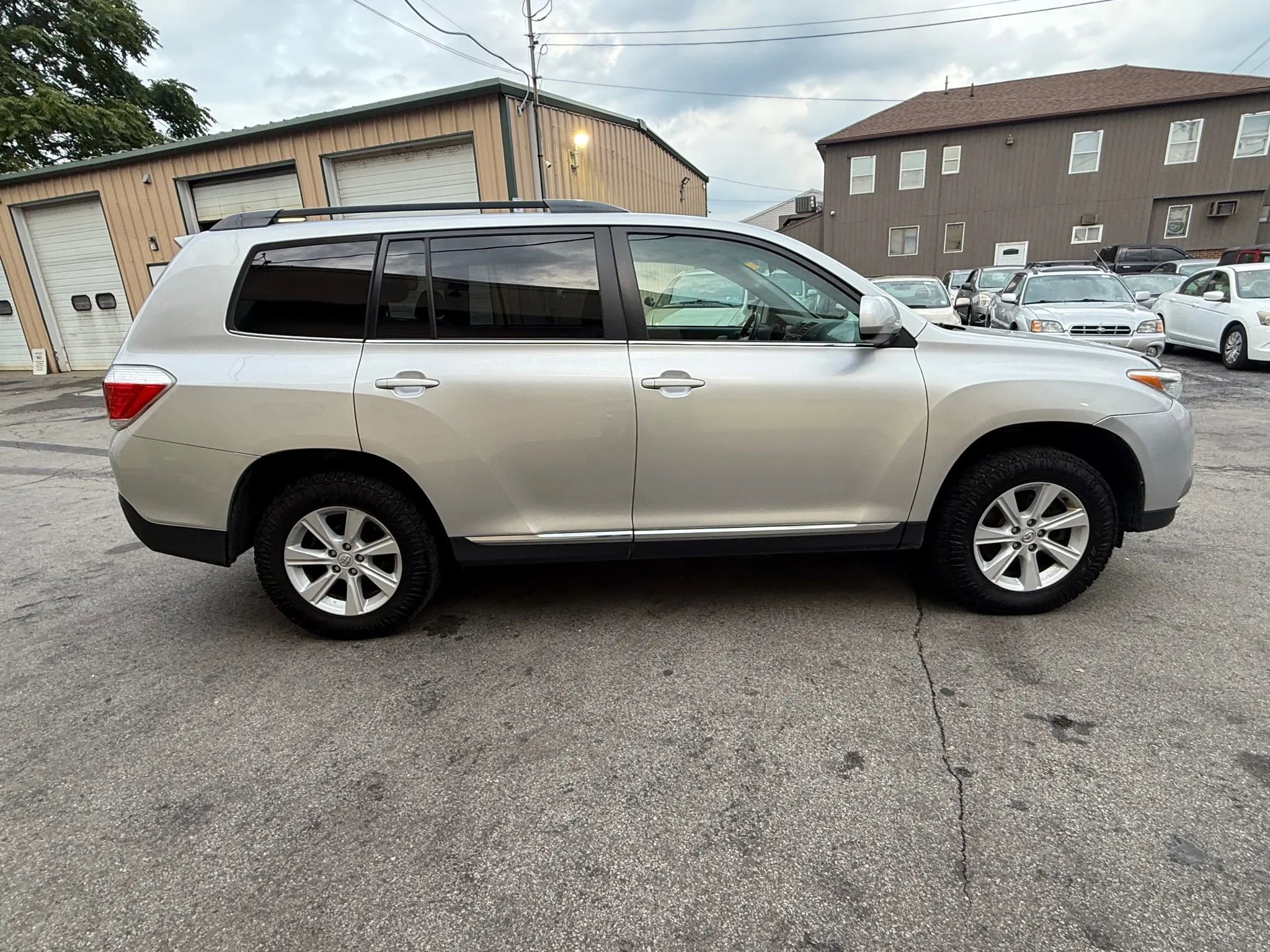 Used 2013 Toyota Highlander SE image 3