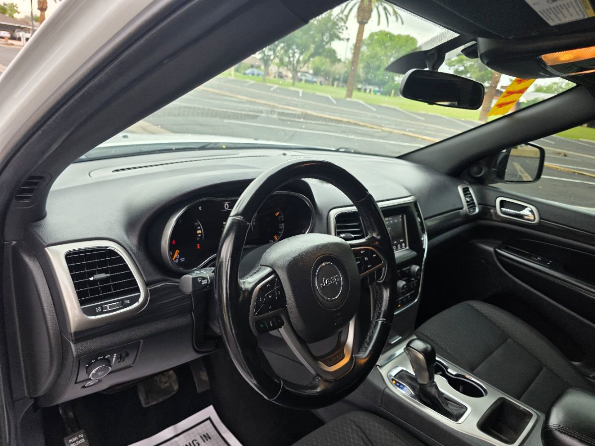 Used 2020 Jeep Grand Cherokee Laredo image 21