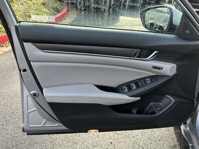 Used 2018 Honda Accord Touring image 11