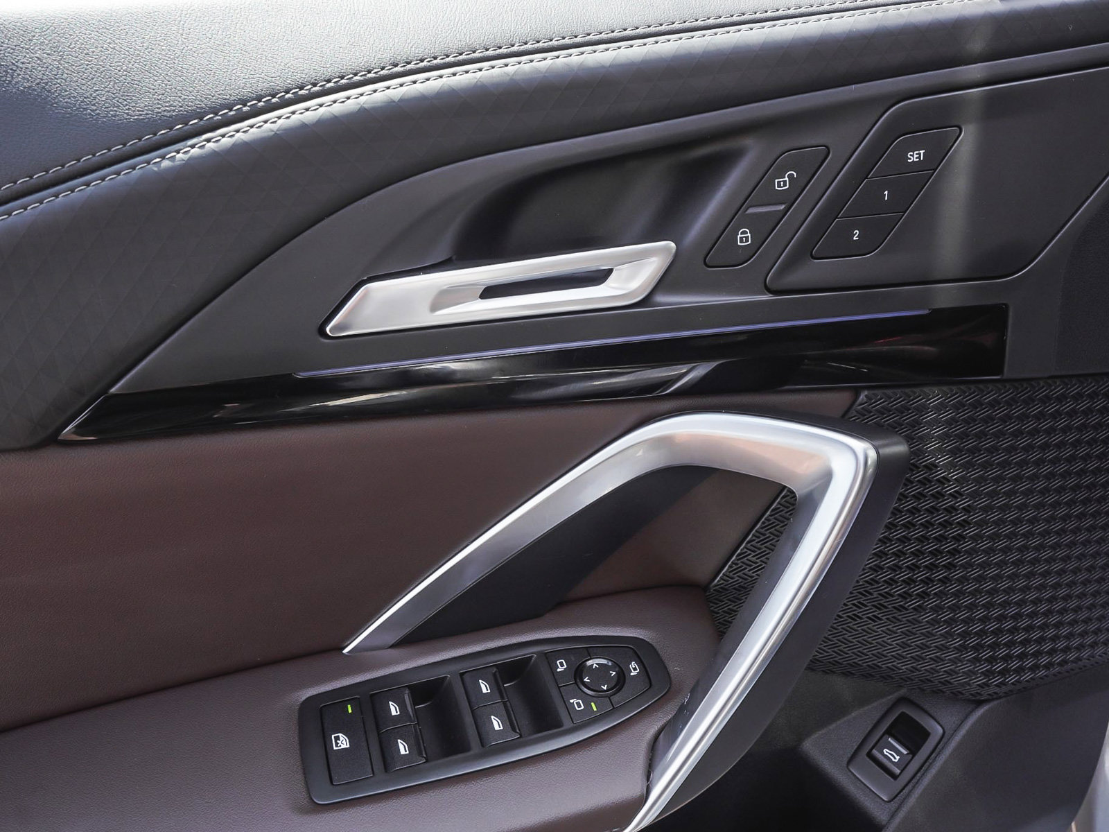 Used 2025 BMW X2 xDrive28i image 11