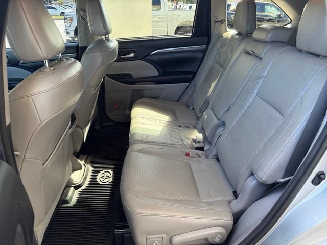 Used 2017 Toyota Highlander Limited FWD image 16
