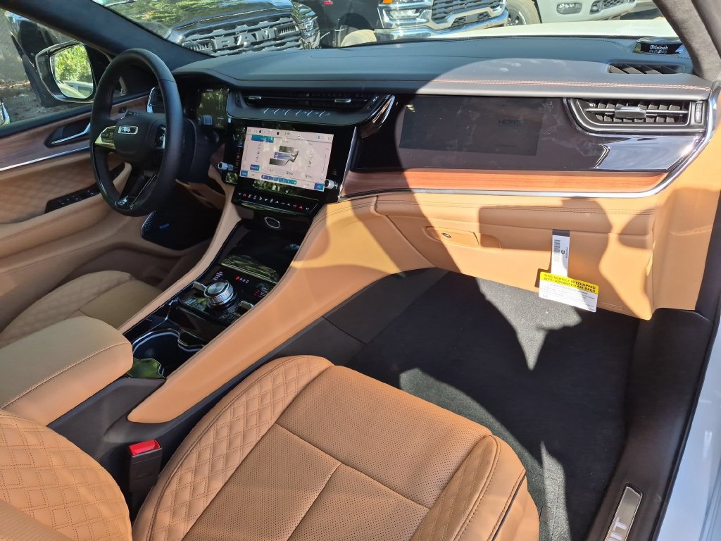 New 2027 Jeep Grand Cherokee Summit AWD/4WD image 17