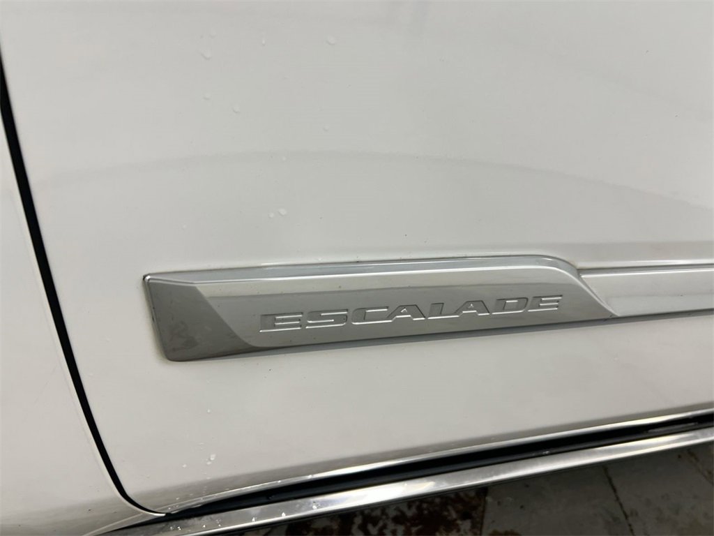 Used 2019 Cadillac Escalade ESV Premium Luxury image 28