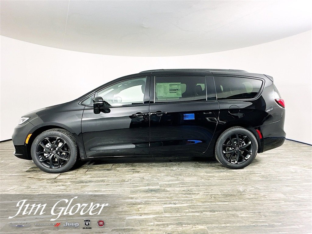 New 2026 Chrysler Pacifica Limited w/ S Appearance Package image 9