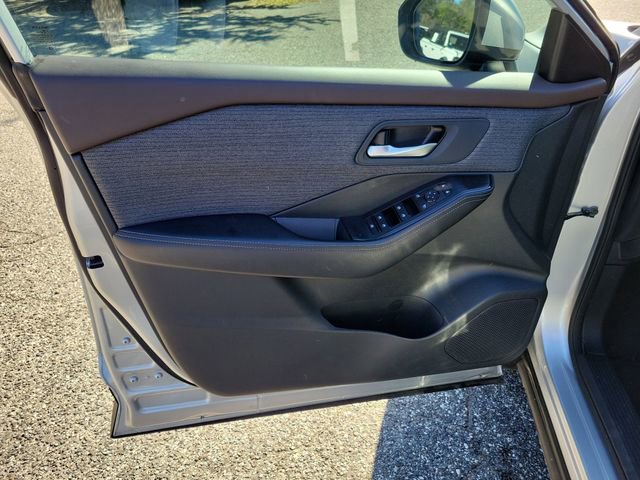 Used 2023 Nissan Rogue SV image 9