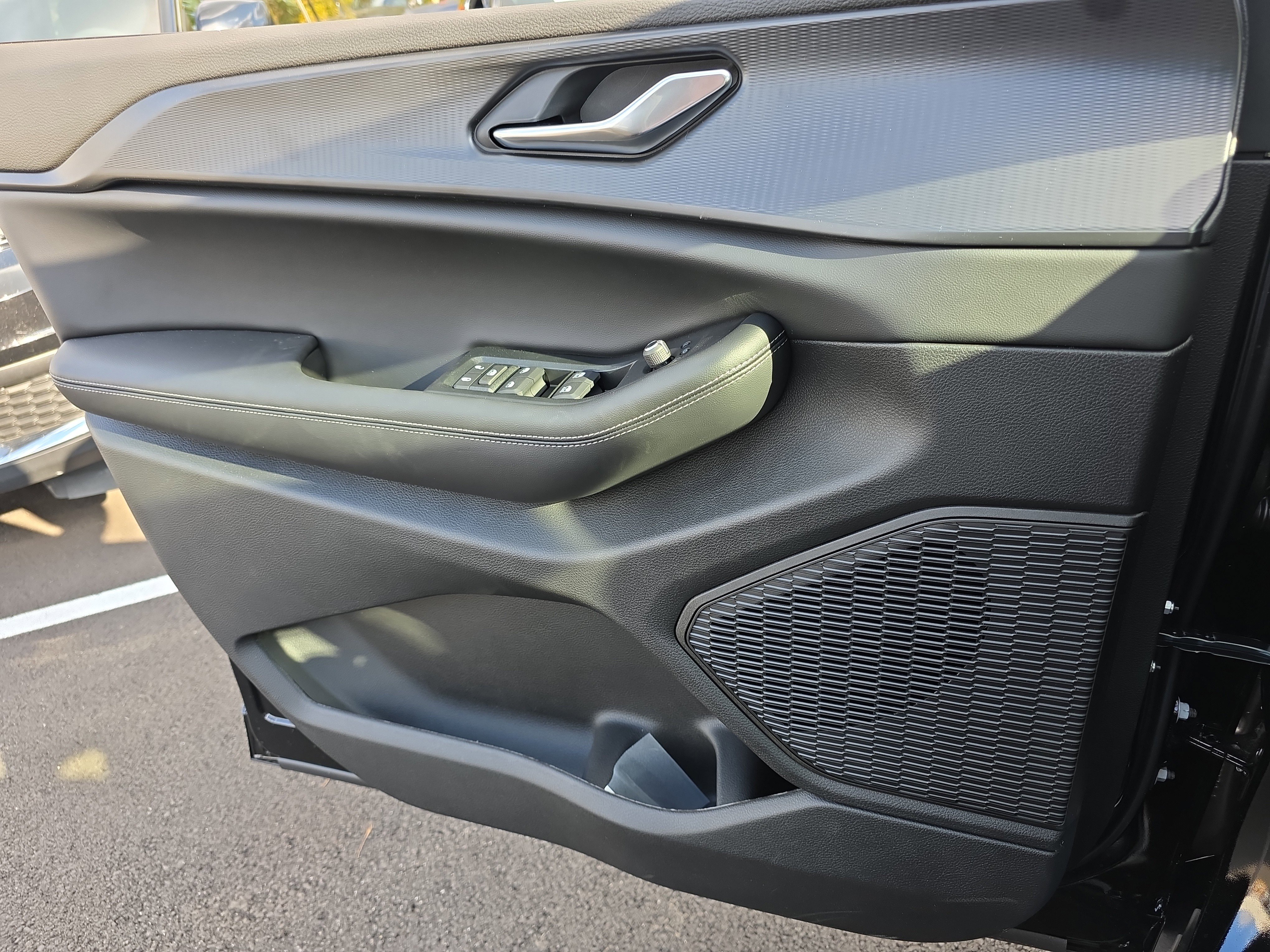 New 2025 Jeep Grand Cherokee Altitude image 13