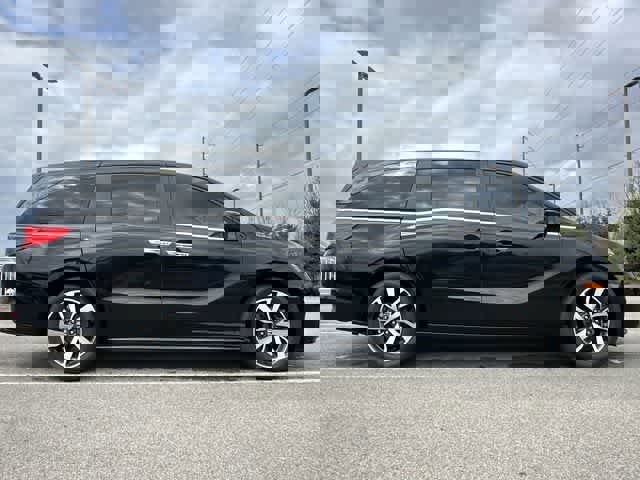 Used 2023 Honda Odyssey Touring image 3