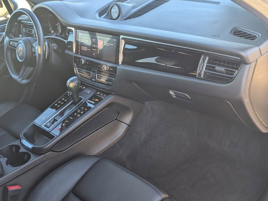 Certified 2022 Porsche Macan image 13