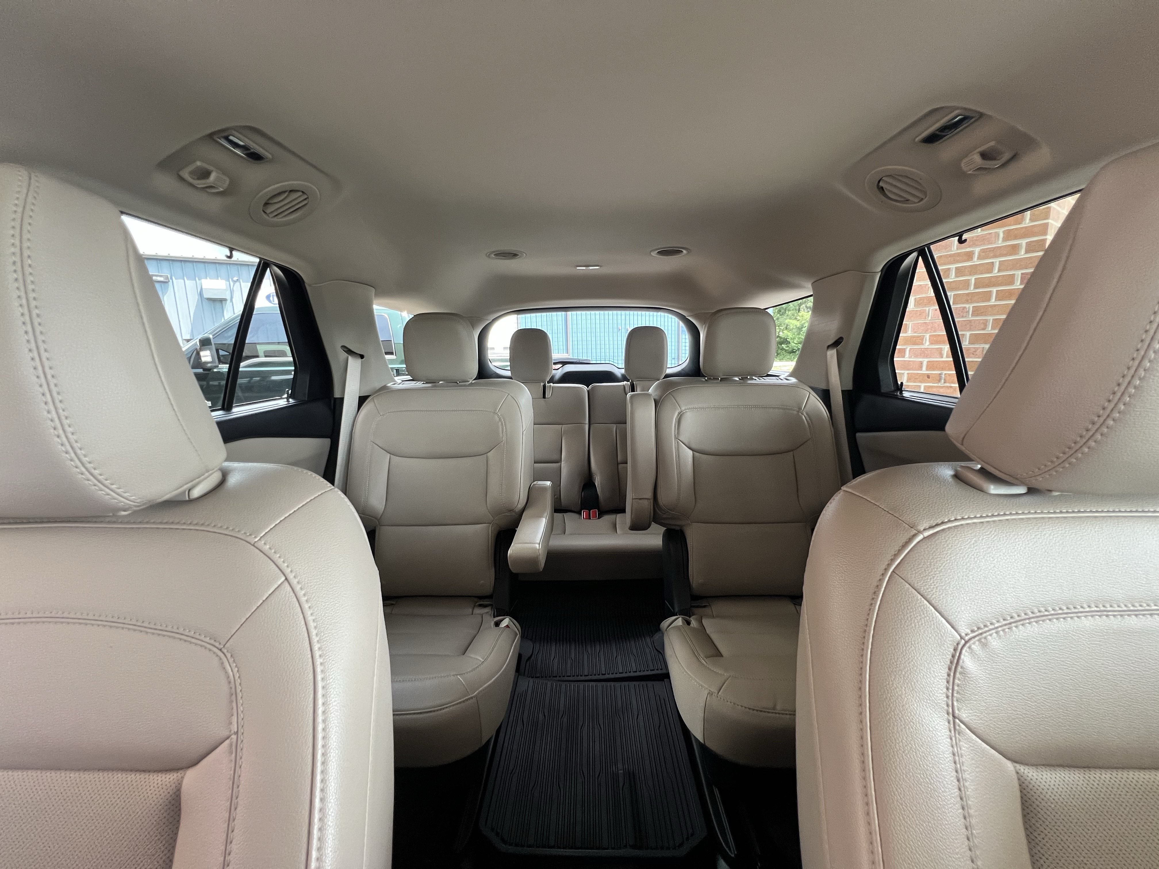 Used 2023 Ford Explorer Limited w/ Limited Technology Package AWD/4WD image 19