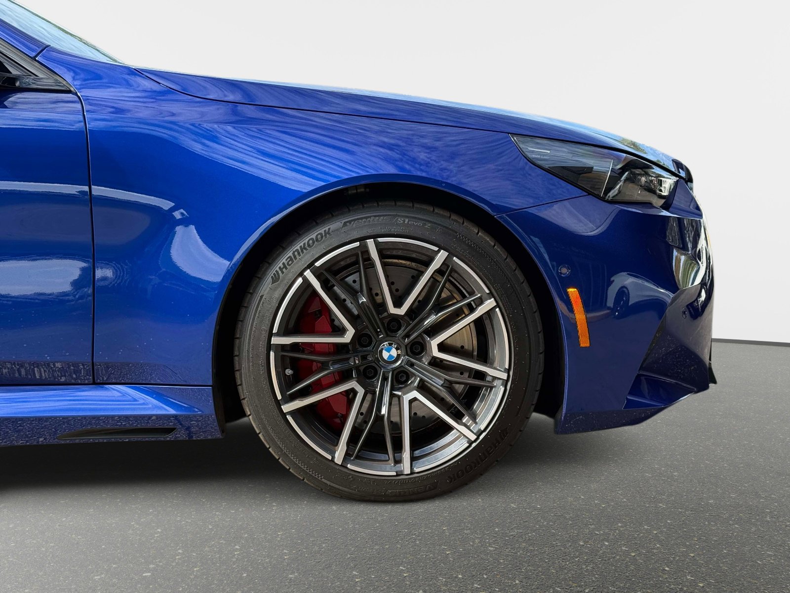 Used 2025 BMW M5 w/ Carbon Package image 21