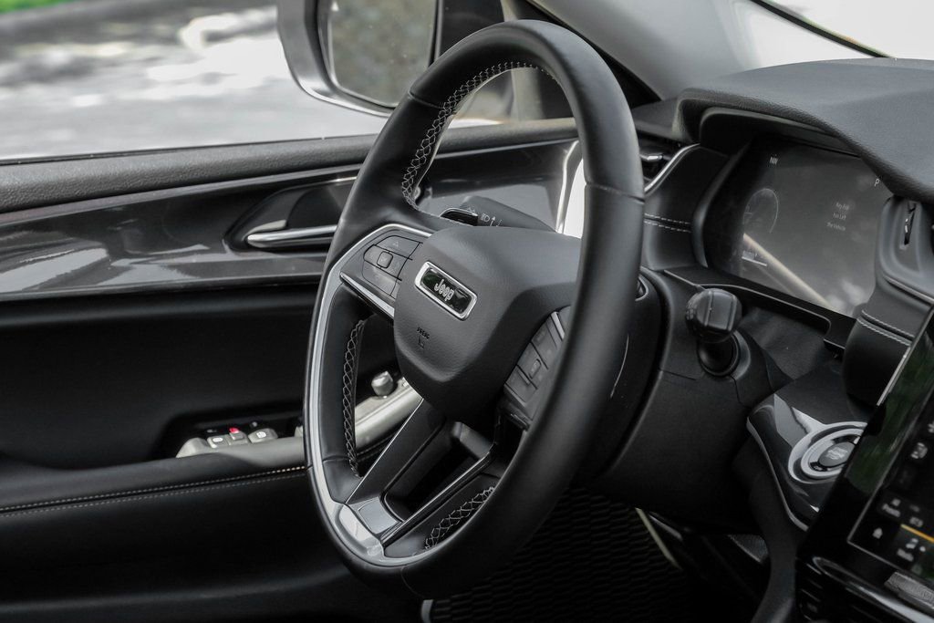 Used 2022 Jeep Grand Cherokee Laredo w/ Luxury Tech Group I image 20