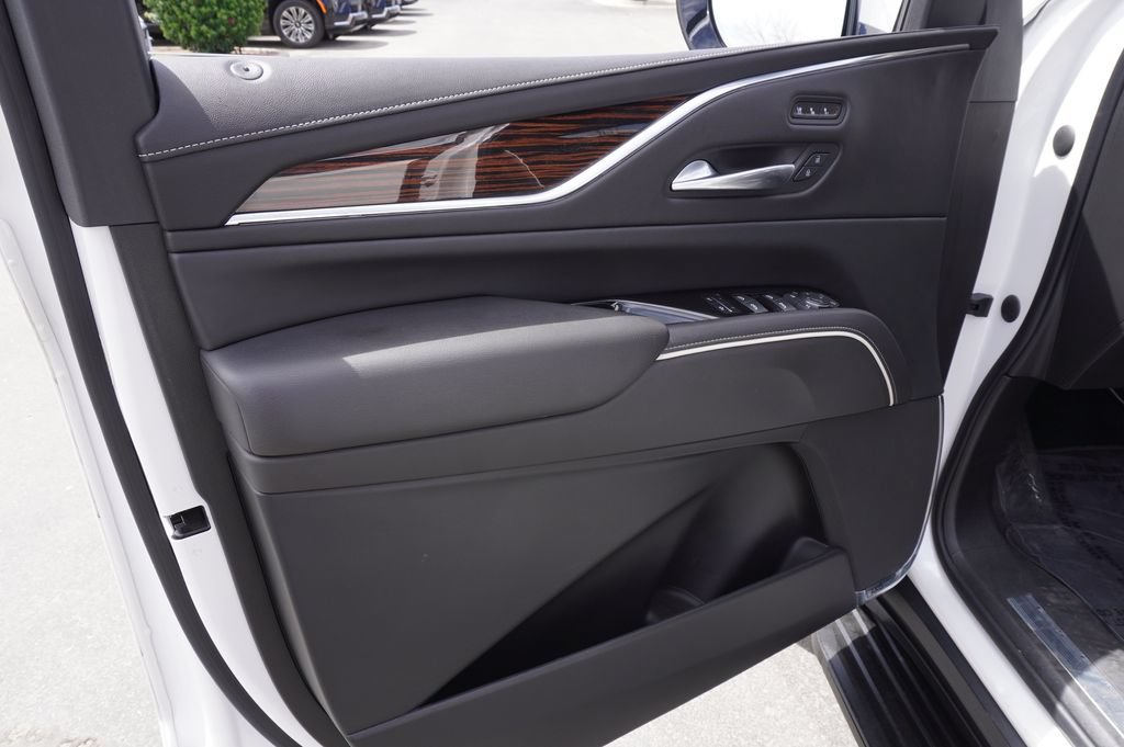 Used 2022 Cadillac Escalade Premium Luxury AWD/4WD image 19
