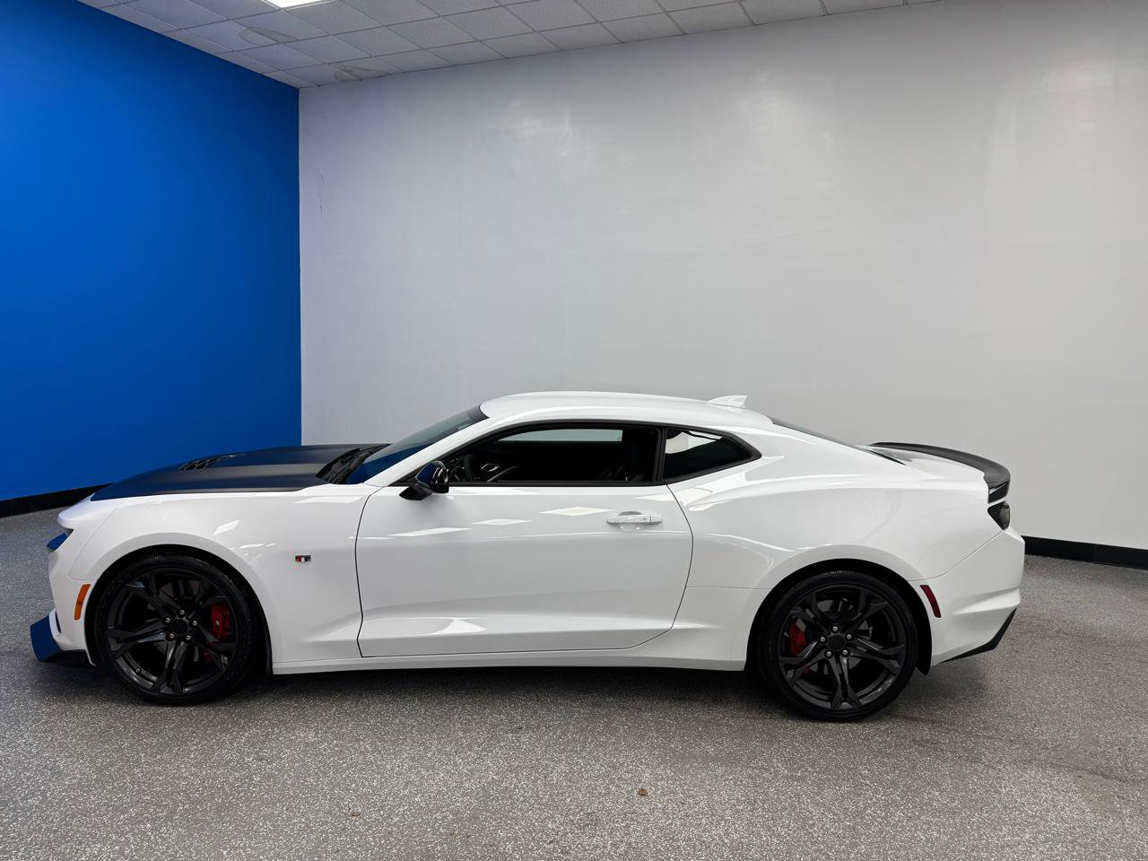 Used 2019 Chevrolet Camaro SS RWD image 5