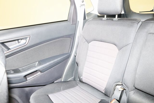 Used 2018 Ford Edge SE image 12