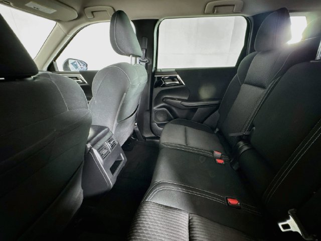 Used 2022 Mitsubishi Outlander ES FWD image 22