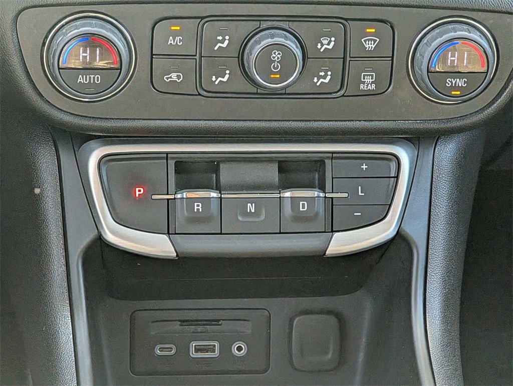 Used 2024 GMC Terrain SLT image 17