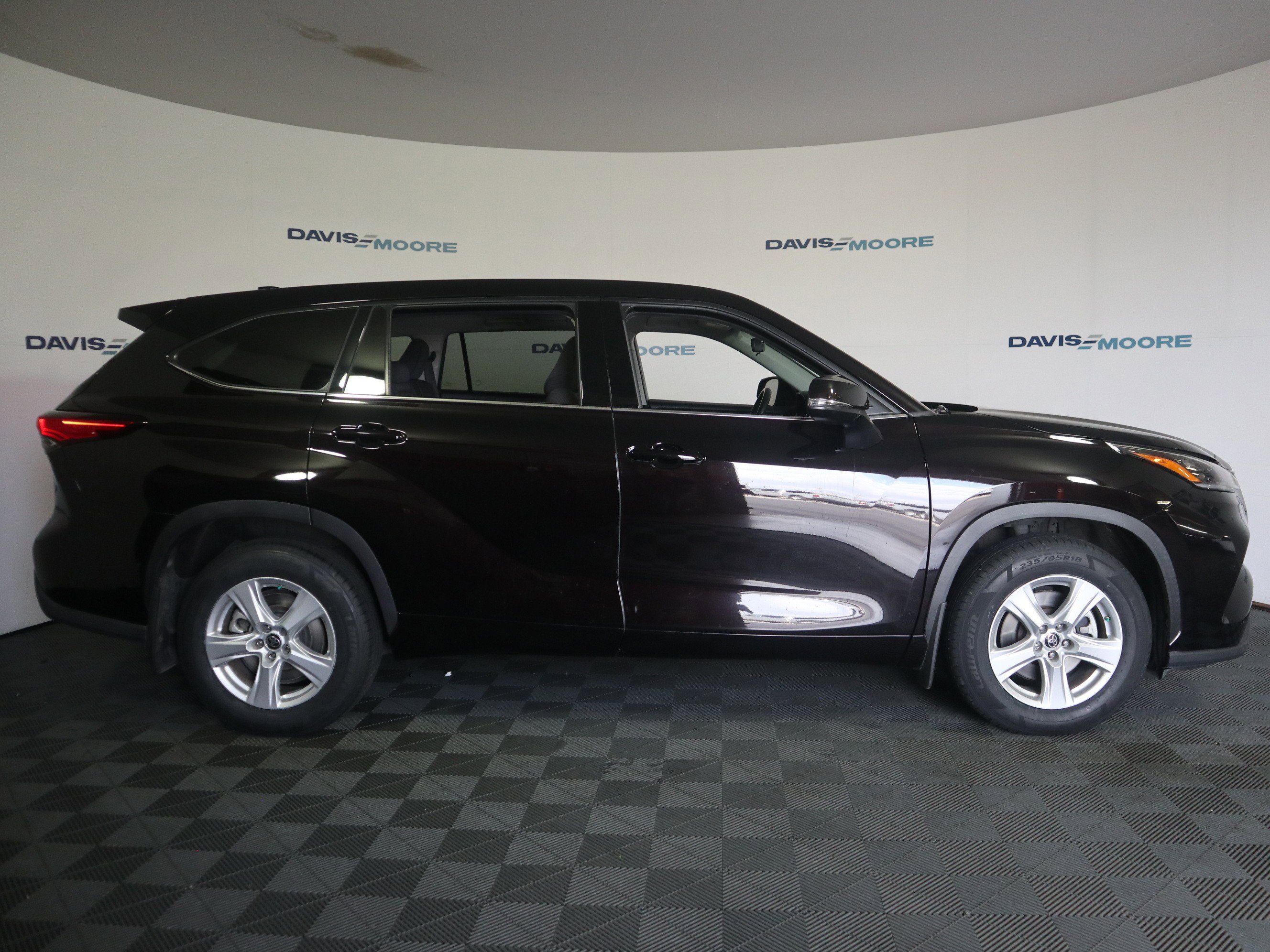 Used 2020 Toyota Highlander LE image 4