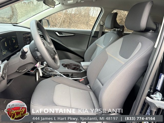 Certified 2025 Kia Niro LX image 9