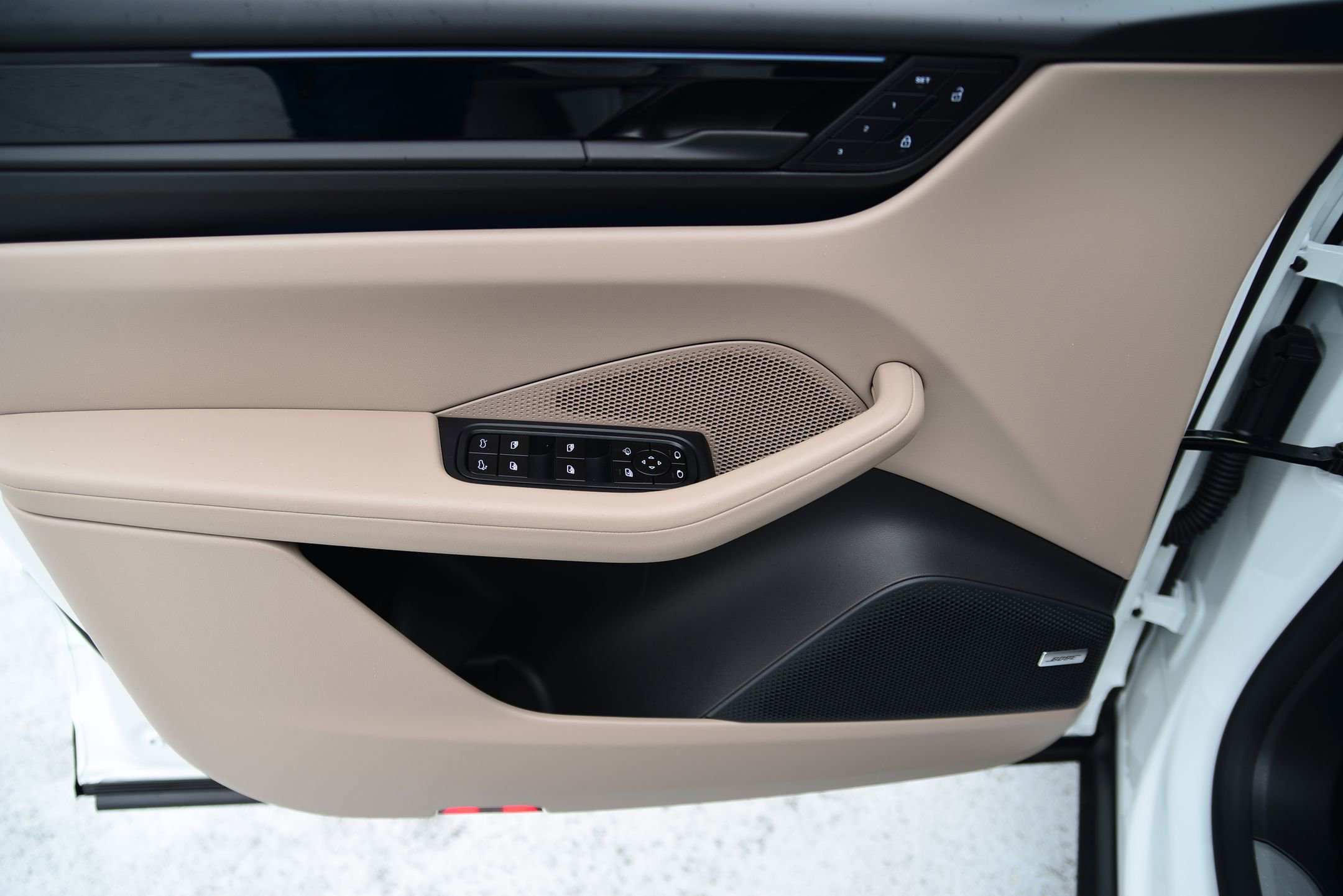 New 2025 Porsche Macan Electric RWD image 12