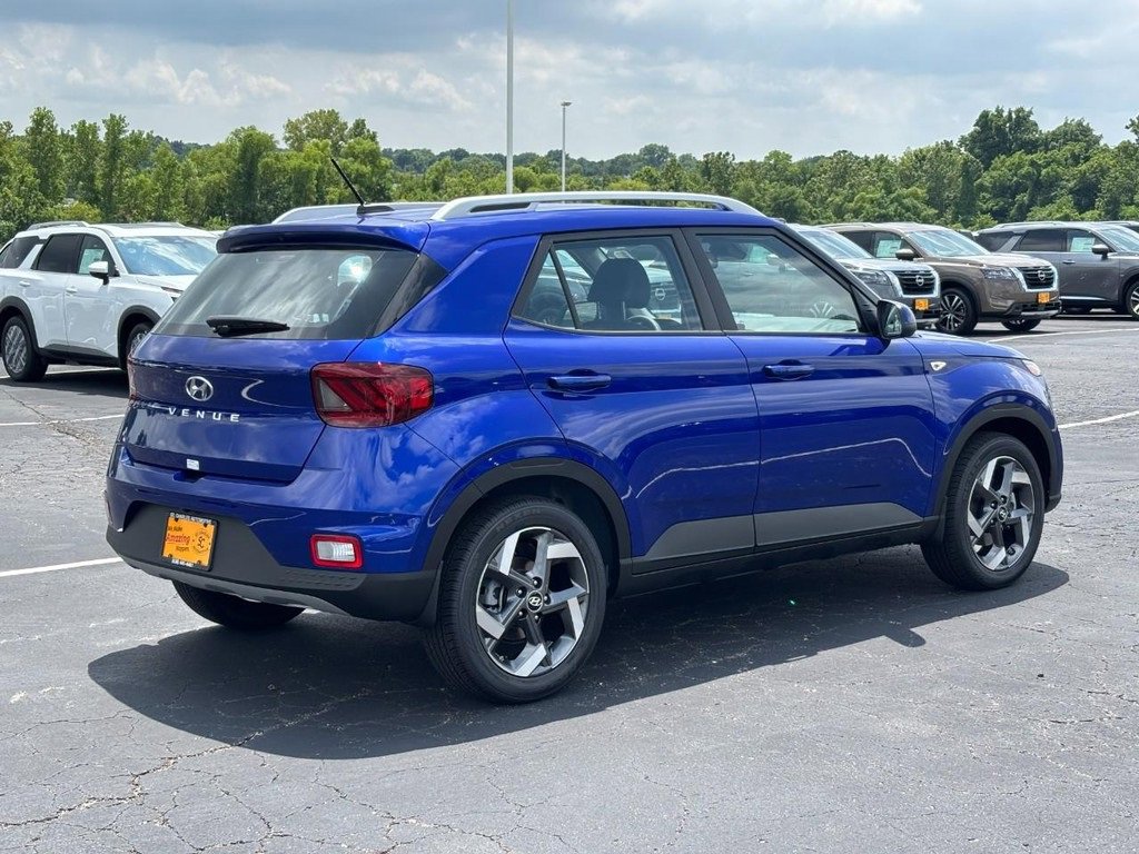 Certified 2025 Hyundai Venue Limited image 25