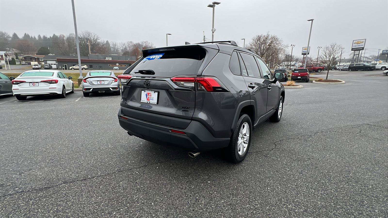 Used 2021 Toyota RAV4 XLE image 4