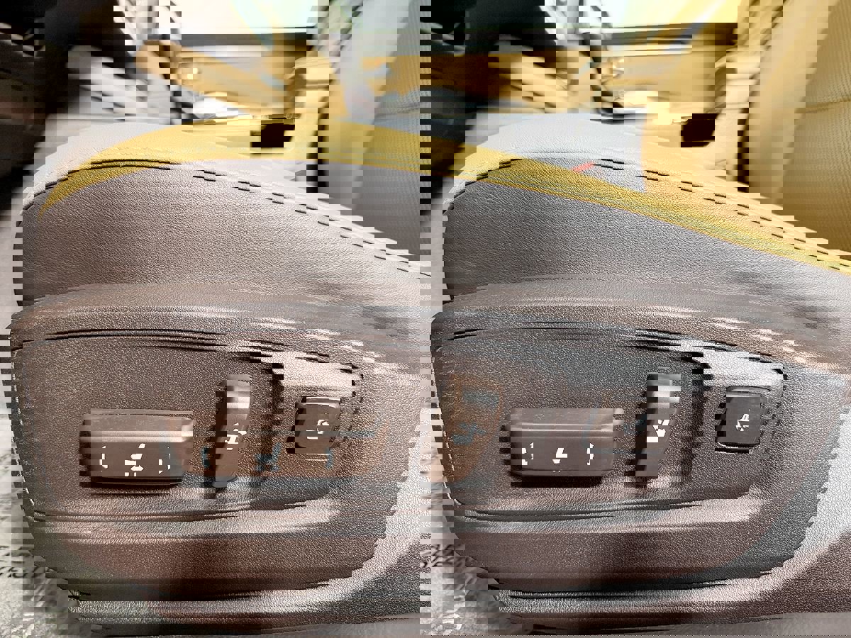 Used 2016 Lexus ES 350 w/ Navigation System Package image 33