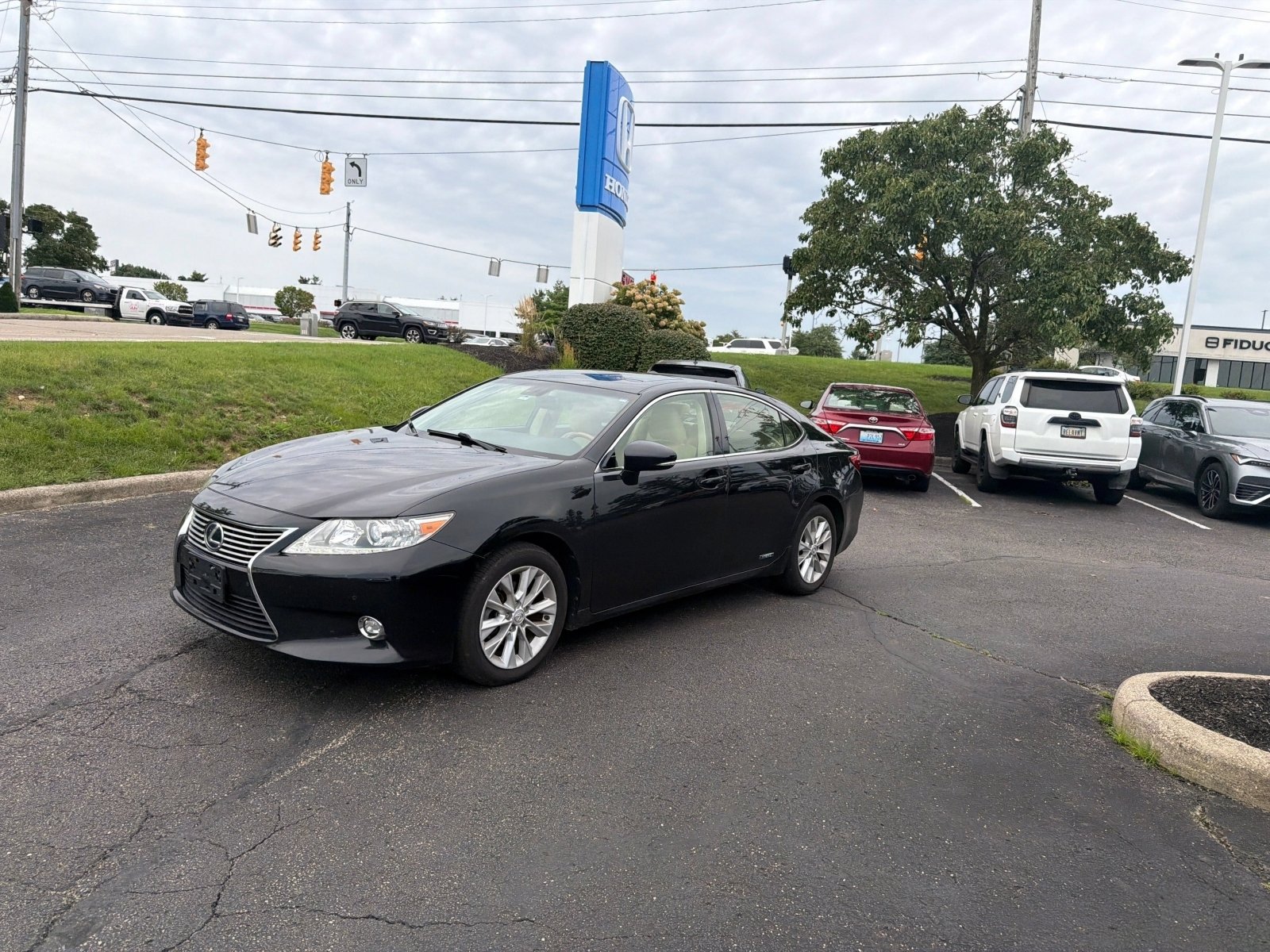 Used 2015 Lexus ES 300h w/ Navigation System Package FWD image 2