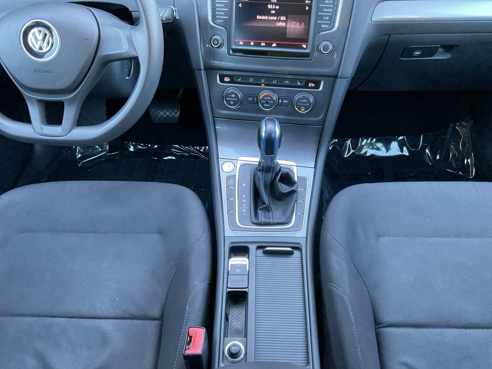 Used 2016 Volkswagen e-Golf SE w/ DC Fast Charging Package image 11